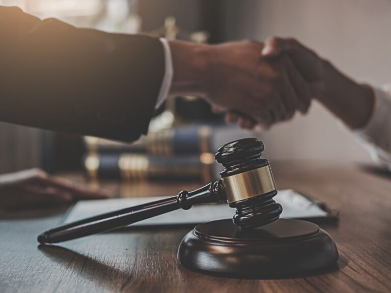 Advogado para aposentadoria em Curitiba