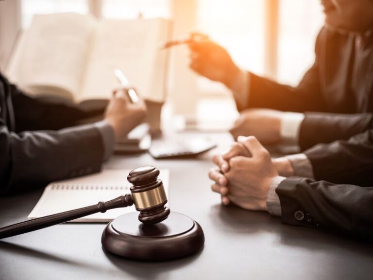 Advogado para revisao contratual em Curitiba