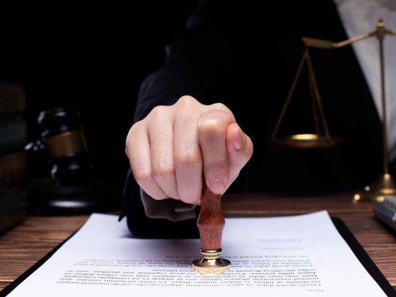 Quem paga pelas dividas do falecido Dividas em nome da pessoa falecida podem ser cobradas dos herdeiros ou de parentes